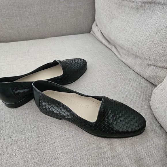 Trotters Liz Women's Sz 11M Black Leather Woven Loafers Flat Shoes - Picture 5 of 7
